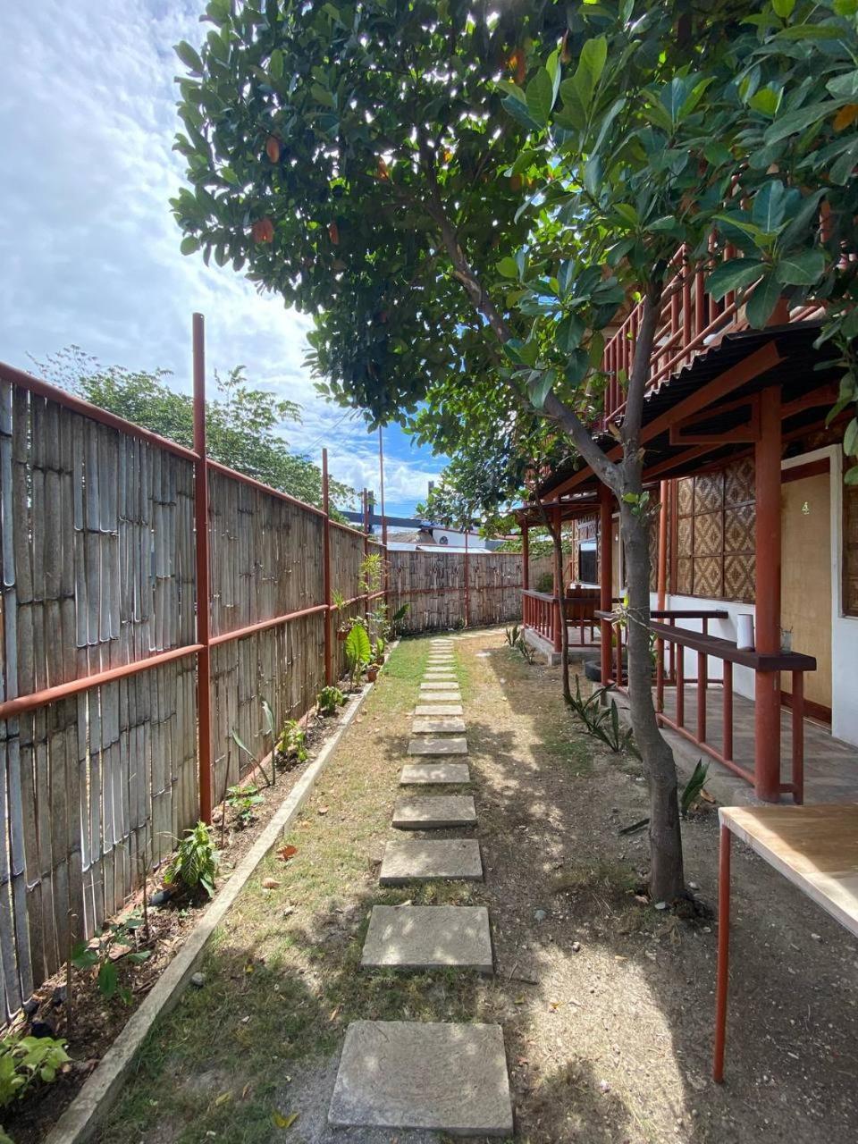 Moalboal Panagsama Beach Topbudz Hostel Luaran gambar